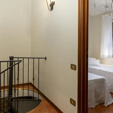 Villa Loredana 12, Emma *