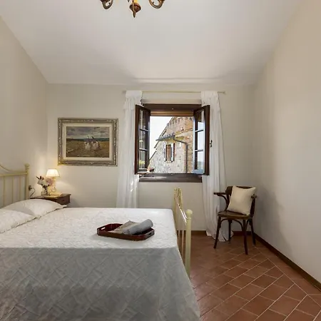 Loredana 12, Emma Villa Montaione