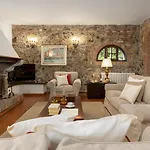 Loredana 12, Emma Villa