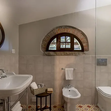 Villa Loredana 12, Emma Montaione